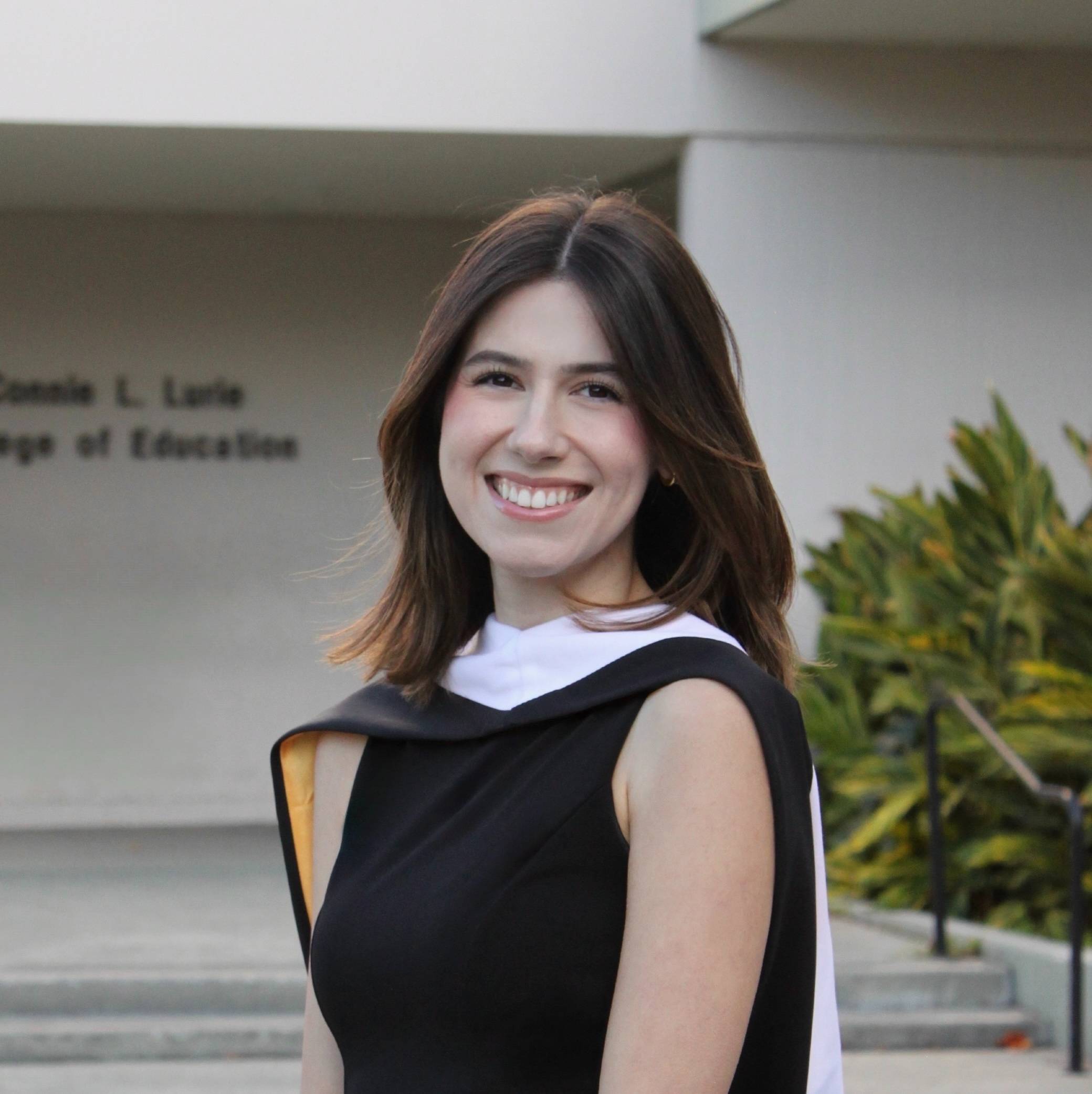 Erika Alvarez headshot