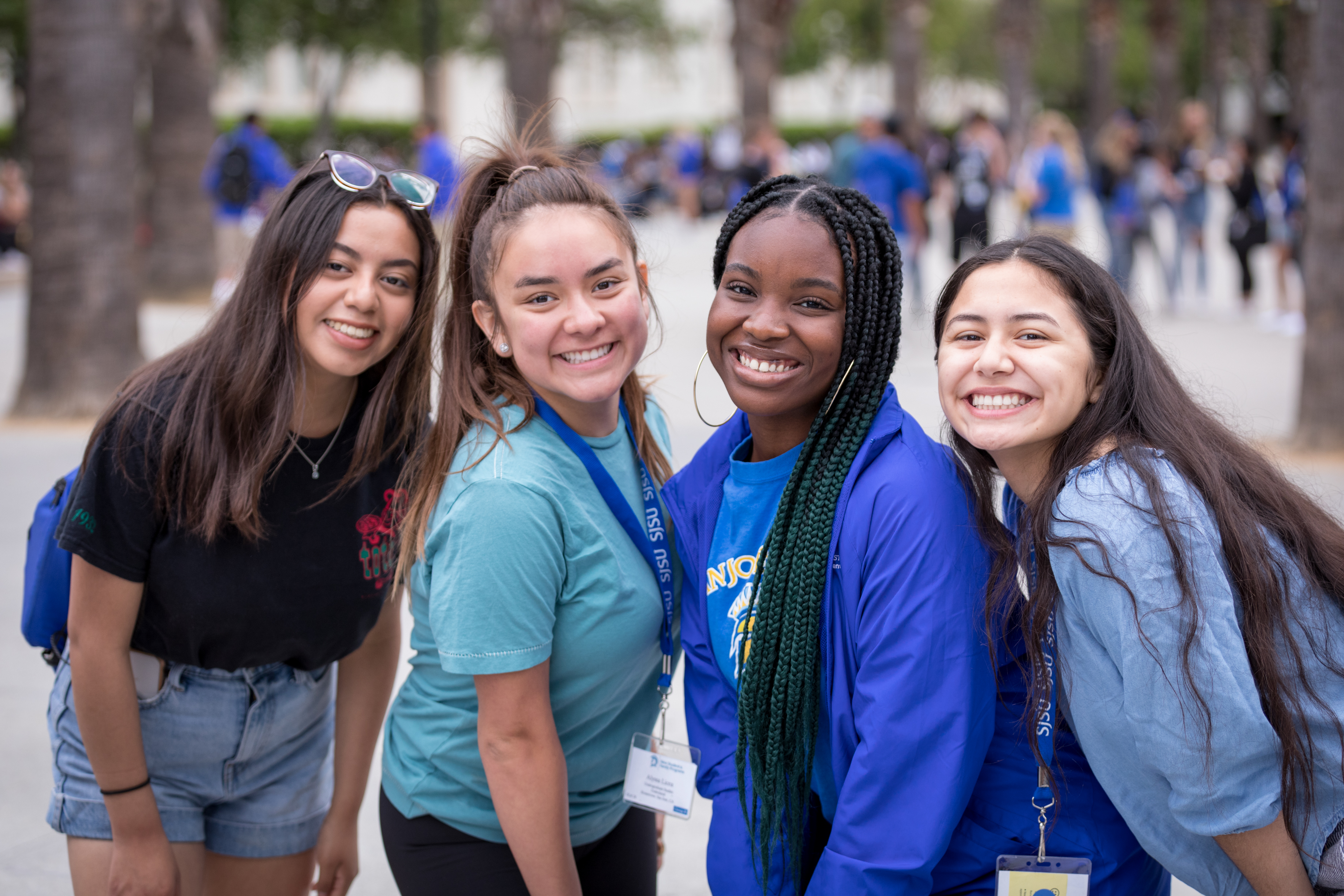 First Time Frosh Students Posing on 7th Street.